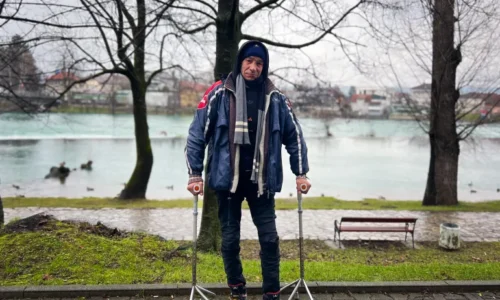 Al Jazeera: Chorvátska polícia mláti migrantov a vyhosťuje ich bez súdu